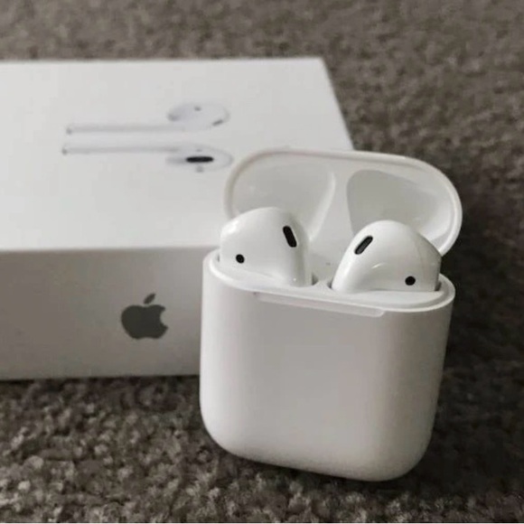 Apple AirPods with Wireless Charging Case - White